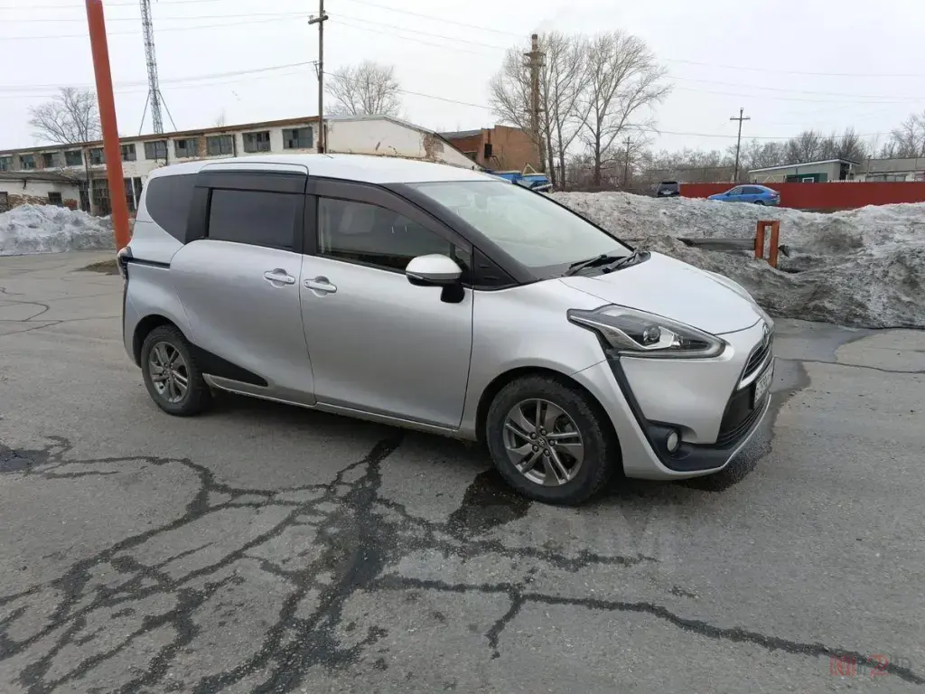 Продам Toyota Sienta, 2016 год в Шипуново