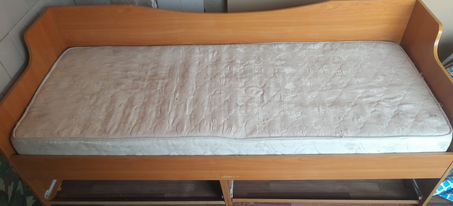 Кровать односпальная бу в отличном состоянии