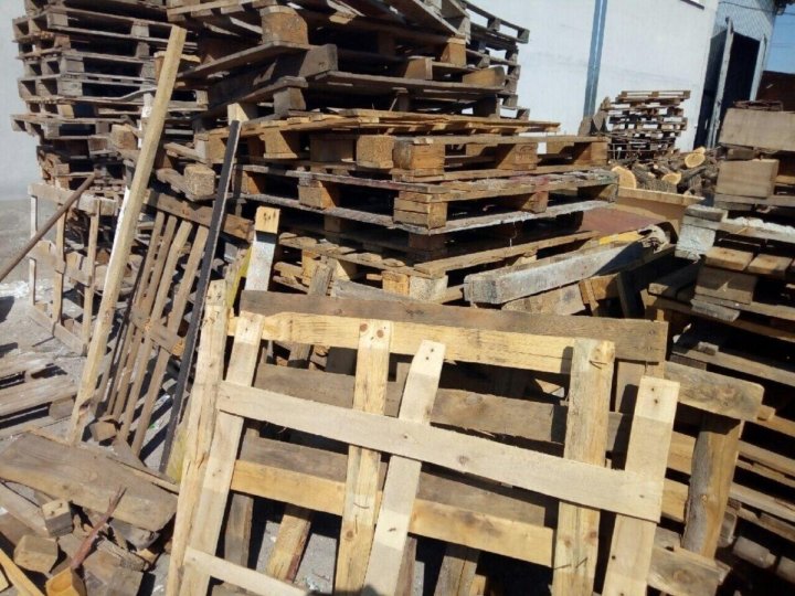 Продам поддоны деревянные б/у на дрова.
