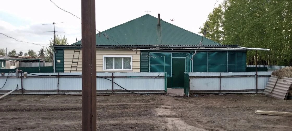 Продается трехкомнатная квартира в двухквартирном доме в с. Шипуново-2